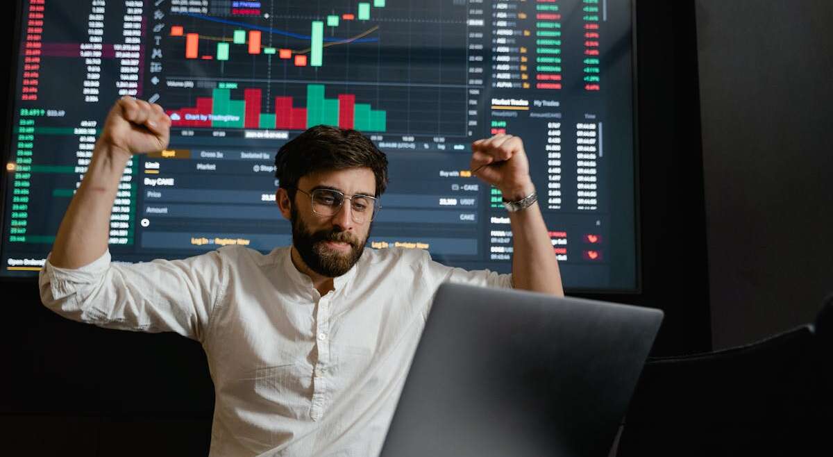 Trader analyzing risk management with stop-loss levels on screen