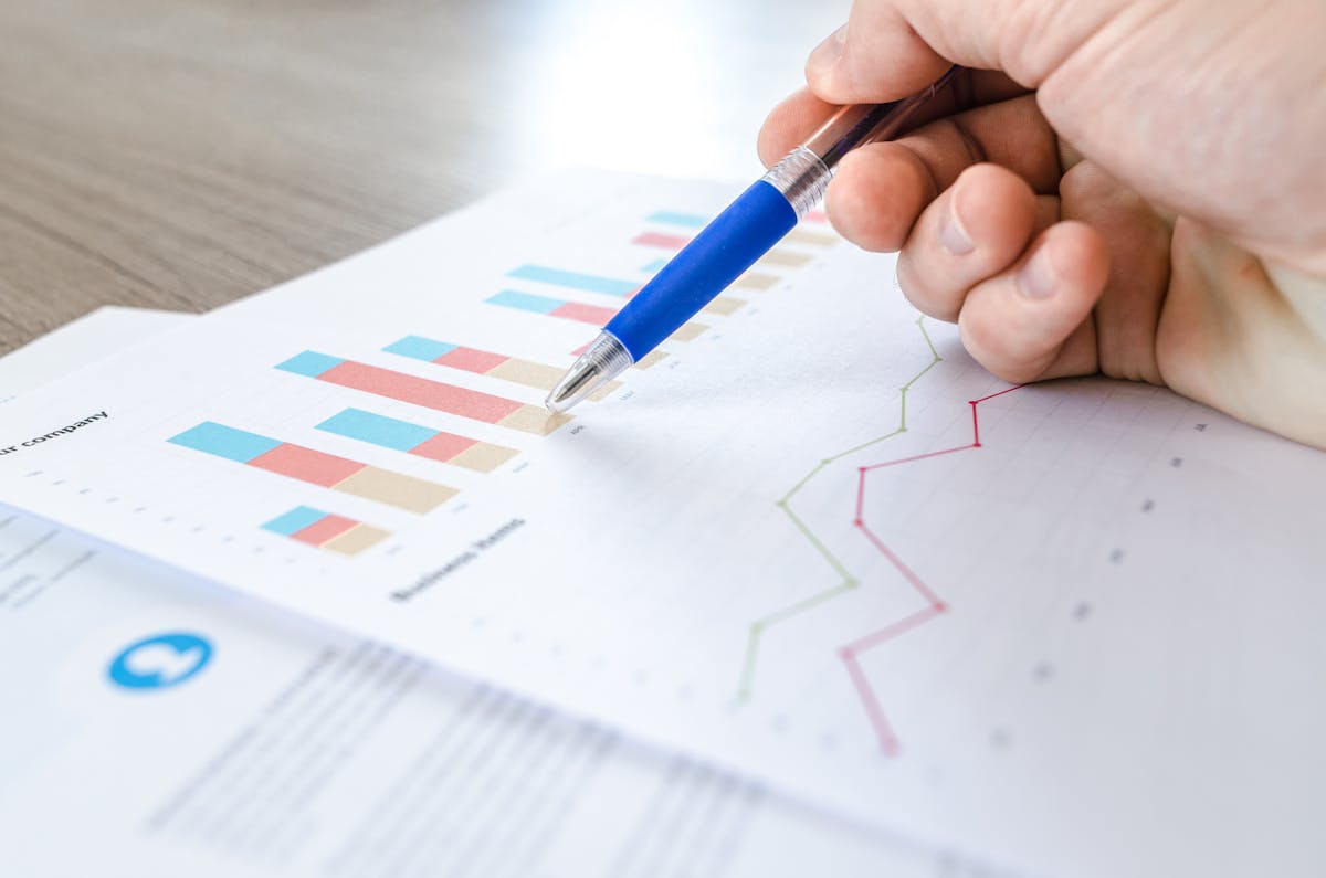 Pros and cons balance of StockFusionAI with financial charts and AI analysis
